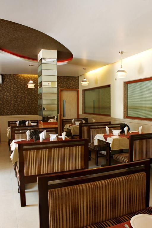 Hotel Corona Bharuch Dış mekan fotoğraf