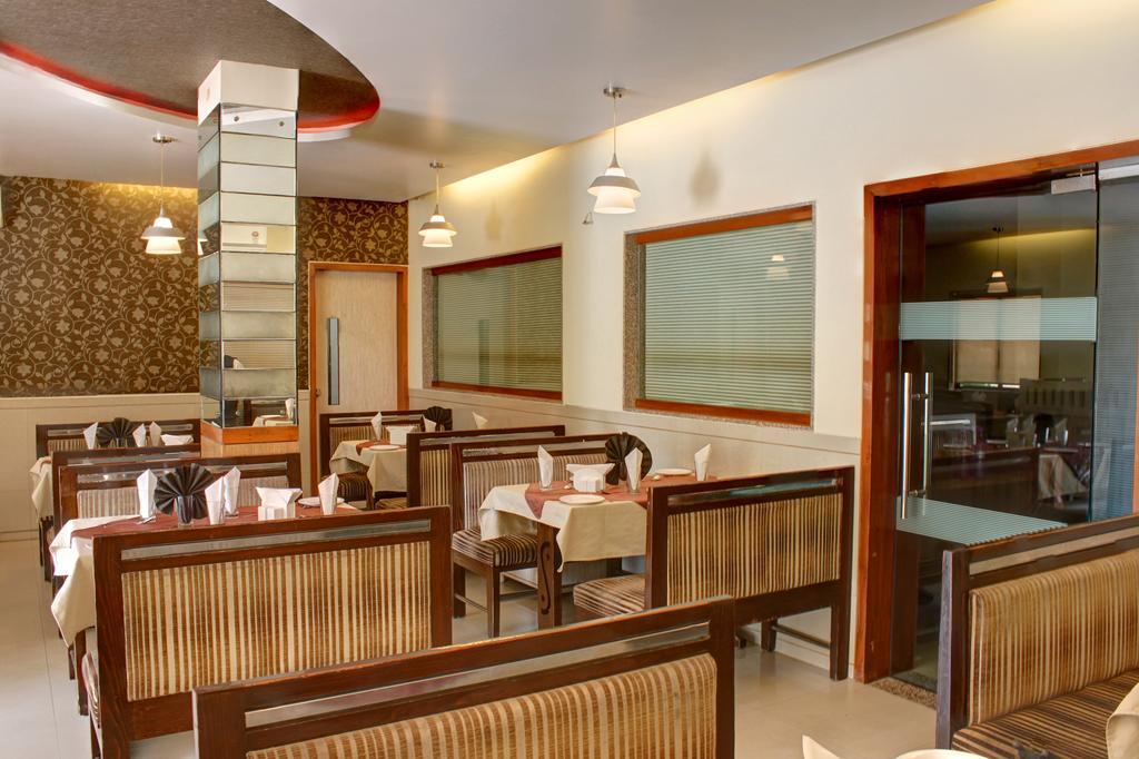 Hotel Corona Bharuch Dış mekan fotoğraf