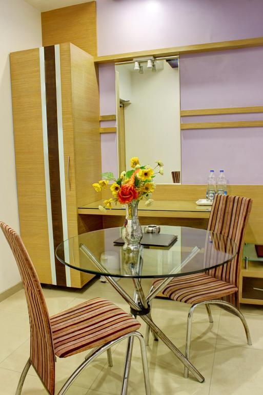 Hotel Corona Bharuch Dış mekan fotoğraf