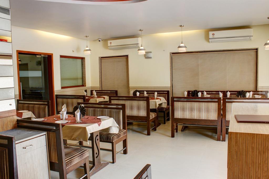 Hotel Corona Bharuch Dış mekan fotoğraf