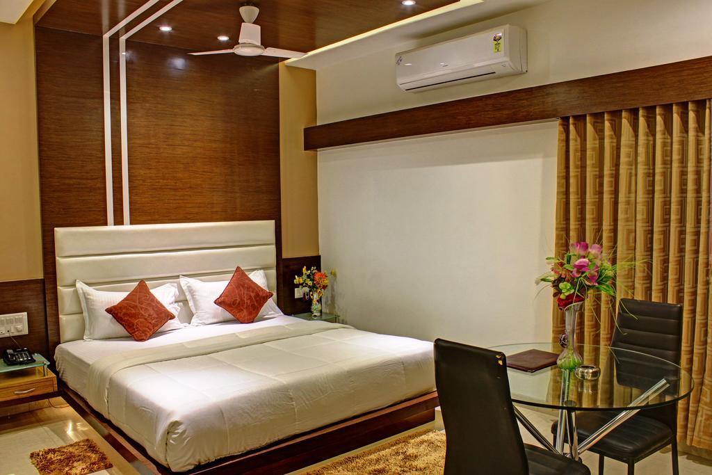 Hotel Corona Bharuch Dış mekan fotoğraf