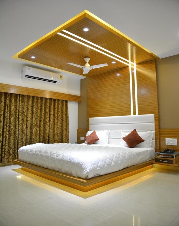 Hotel Corona Bharuch Oda fotoğraf