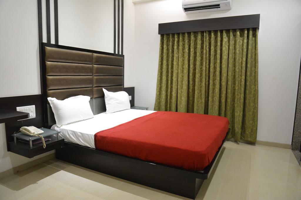Hotel Corona Bharuch Dış mekan fotoğraf