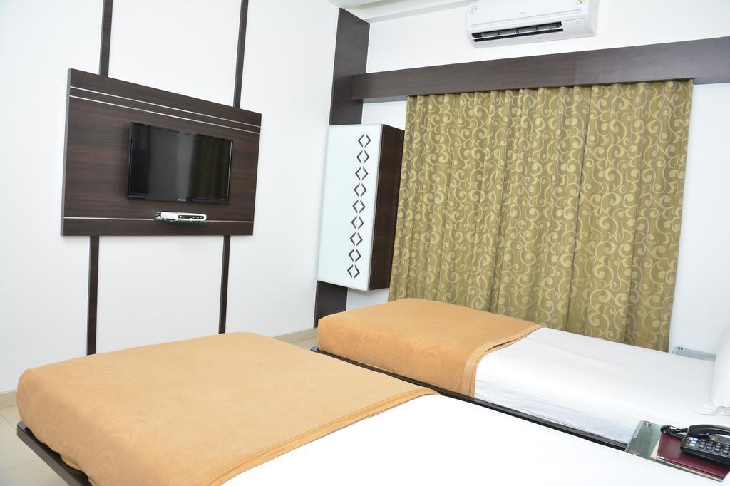 Hotel Corona Bharuch Dış mekan fotoğraf